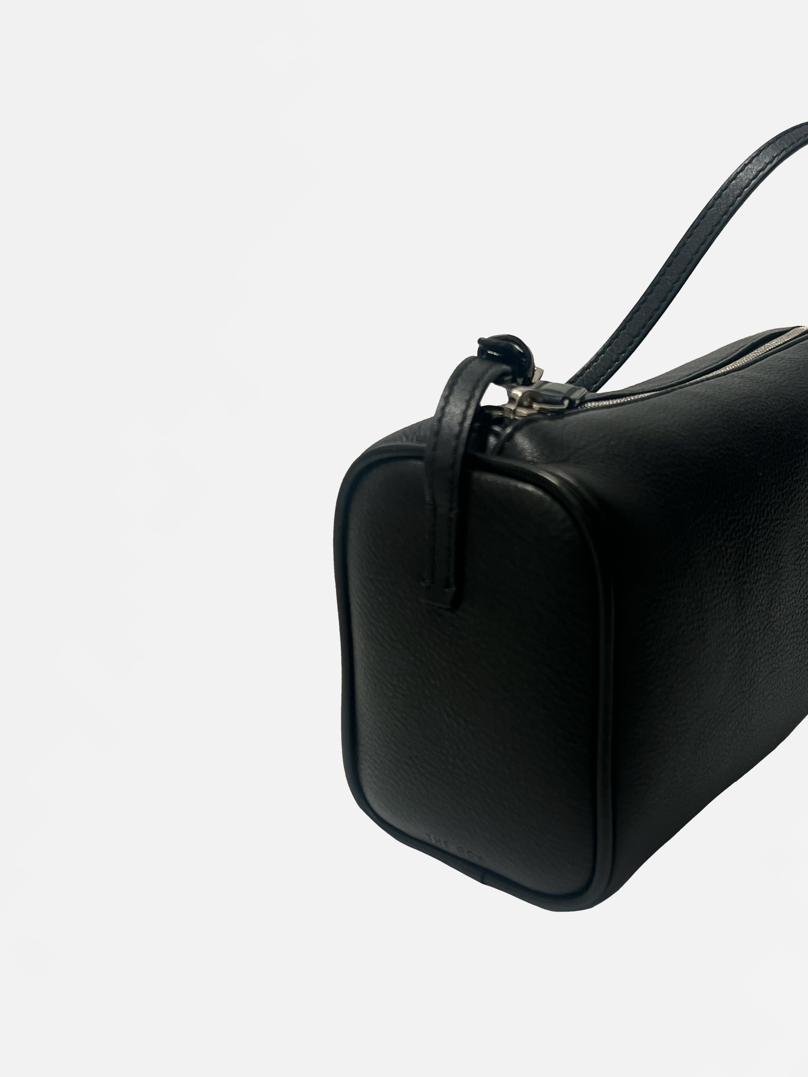 THE ROW 90’s BAG ブラック The Row | Round 90's black leather bag | Savannahs